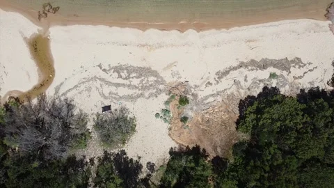 BEAUTIFUL VIEW OF A BEACH ON THE EMERALD COAST IN SARDINIA 動画素材 135028905
