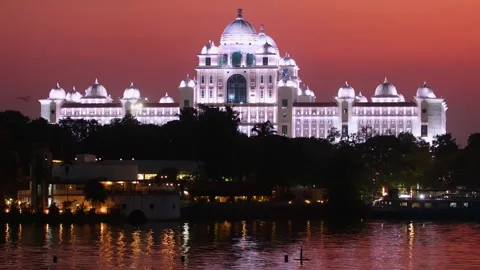 Beautiful view of Dr. B. R. Ambedkar Telangana State Secretariat at the sunset Vidéo 274756316