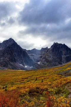 Beautiful View of Dramatic Mountains and Valley during Fall Stock-Fotos