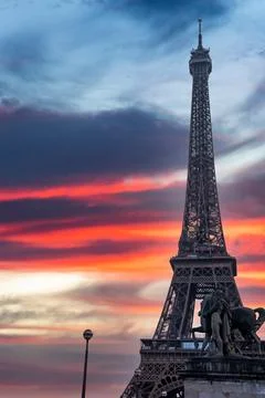 Beautiful view of the famous Eiffel Tower in Paris, France during magical sunset Foto stock