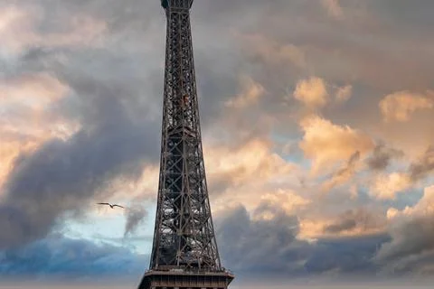 Beautiful view of the famous Eiffel Tower in Paris, France during magical sunset Foto stock