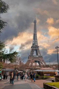 Beautiful view of the famous Eiffel Tower in Paris, France during magical sunset Foto stock