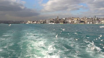 Beautiful view on Galata from the Bosphorus Video stock 85814786