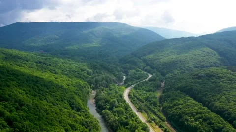 Beautiful view of the highway in the mountains Vídeos de archivo 150516237