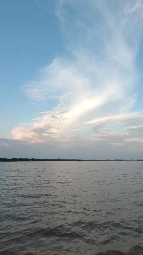 Beautiful view of Kapuas river and blue sky Stock-Footage 303754154