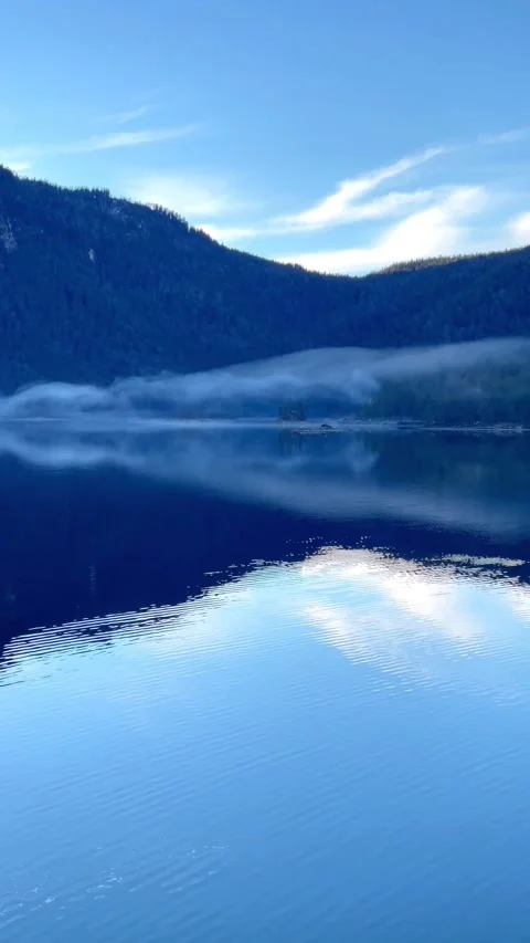 Beautiful view of Lake Eibsee Surrounded by mountains and front lake. 스톡 동영상 231113961