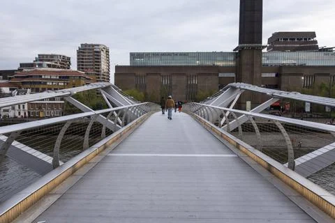Beautiful view to Millenium Bridge and Tate Modern museum Stock Photos