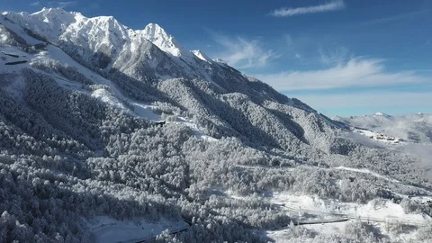 Beautiful view of the mountains in the snow. Vidéo 101526096