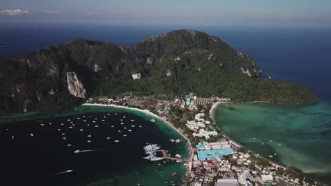 Beautiful view at Phi-Phi island Krabi Province Thailand Vidéo 200837935