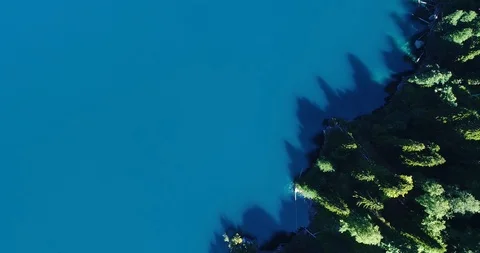 Beautiful view of the pine forest from the top with panoramic views of the blue Stockbeeldmateriaal 115217570