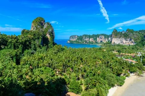 Beautiful view on Railay west beach from view point. Tropical beach with kars Fotos de archivo