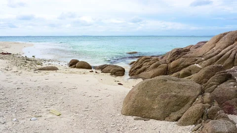 Beautiful view of rocks beach with blue ocean wave. Stock-Footage 157032764