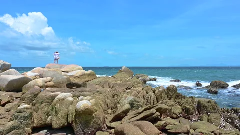 Beautiful view of rocks beach with blue ocean wave. Stock-Footage 158343856