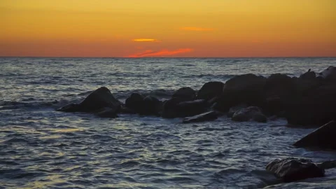 Beautiful view of the sea and waves on the Black Sea coast 库存影片 148044956