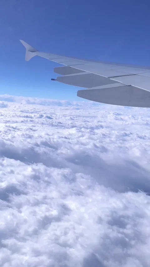 Beautiful view of the sky from the airplane window Vidéo 260536327