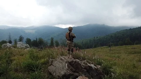 Beautiful View with a Soldier Stockbeeldmateriaal 95272650