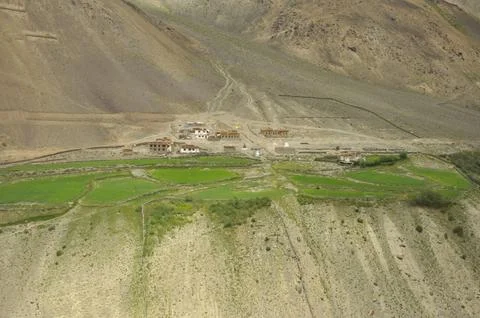 Beautiful view of a tiny village which located in dry mountains  Foto stock