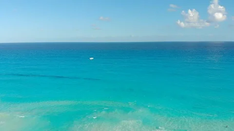 Beautiful view of turquoise colored ocean water during day time Video stock 124107481