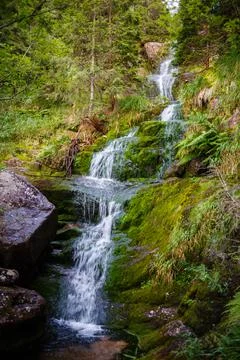 A beautiful view of the upper cascade of waterfall Tri Kladenca on Dojkinacka Foto stock