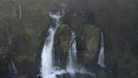 Beautiful view of a waterfall in a mountain forest with crystal water. 스톡 동영상 167744115