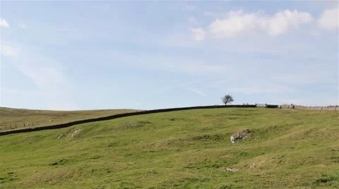 Beautiful View of Weaver Hills - Tree, Field, Countryside, Sunny Day &amp; Blue Sky Stock-Footage 49070016