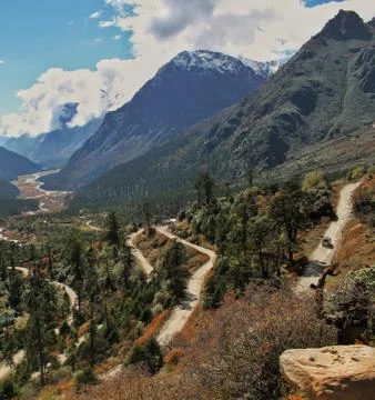 Beautiful view of the zig zag passing through the valley and the mountain range 스톡 사진