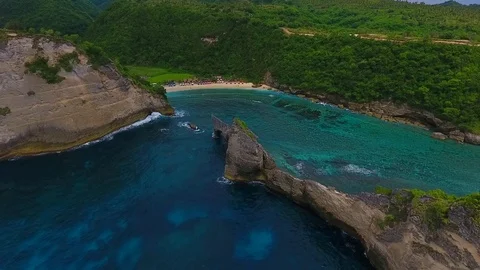 Beautiful viewpoint of Kelingking beach in Nusa Penida island, Bali, Indonesia Stock Footage 119972733