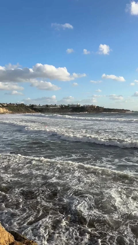Beautiful water surface clouds on background. Vertical video. sunny day Vídeo Stock 256807027