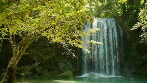 Beautiful waterfall and emerald pool in tropical rain forest in Thailand.. Stock-Footage 186113713