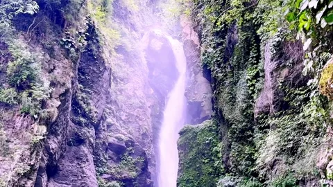 Beautiful Waterfall Cascading Through Scenic Natural Landscape Vídeo Stock 339528453