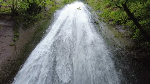 Beautiful Waterfall Flows Down Cliff in Oregon 動画素材 195925777