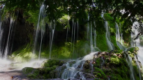 Beautiful Waterfall in Forest 库存影片 29665104