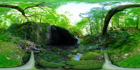 Beautiful Waterfall In The Forest Vidéo 92618477