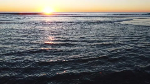 Beautiful Waves during Sunset at Costa da Caparica beach, Portugal Video stock 145702008