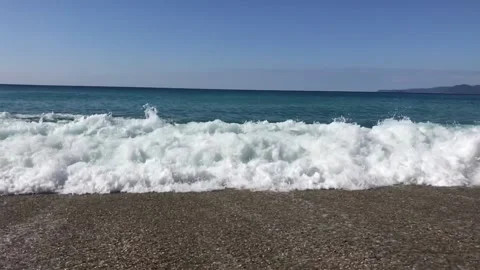 Beautiful waves Video stock 168630415