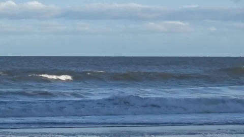 Beautiful waves hitting the sand Stock Footage 89329567