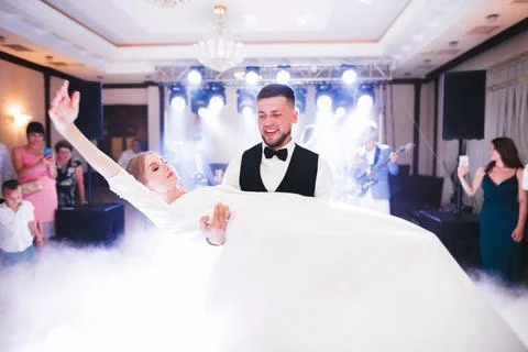 Beautiful wedding couple just married and dancing their first dance Foto stock