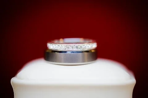 Beautiful wedding ring set on a white box and red background. 스톡 사진