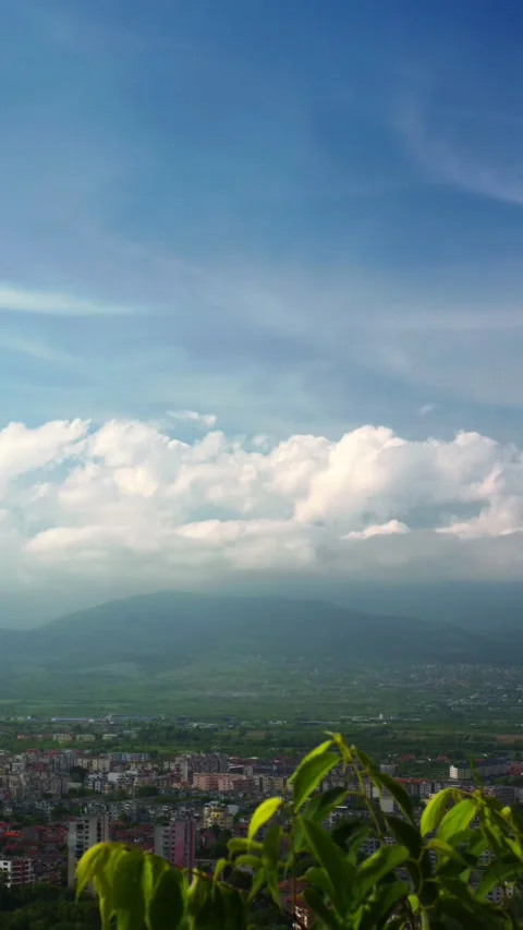 Beautiful white clouds and sky in time lapse with mountains and cityscape view Stock-Footage 279890841