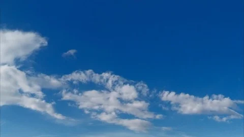 Beautiful white Clouds In Blue Sky Timelapse Vidéo 79808391
