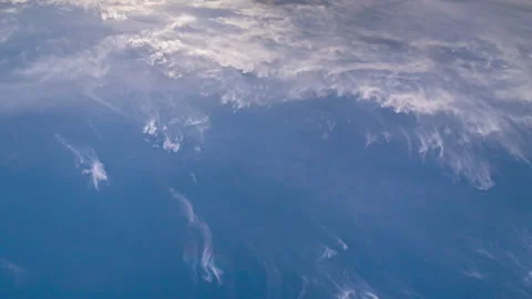 The beautiful white clouds stream in the sky. time lapse Video stock 133199490