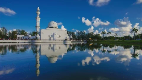 Beautiful White mosque with reflection in the lake Stock Footage 104818470