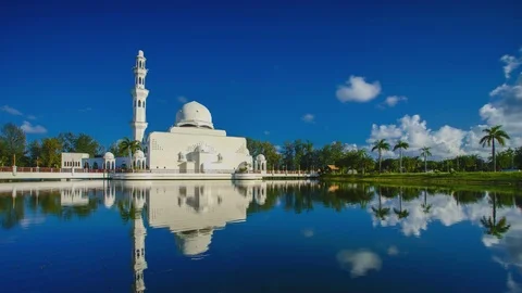 Beautiful White mosque with reflection in the lake Stock Footage 104836708