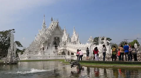 Beautiful White Temple in Chaing Rai, Thailand. Vidéo 61028872