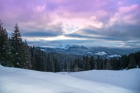 Beautiful winter panoramic view snow capped mountains Foto stock