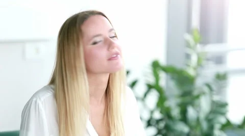 Beautiful woman clapping and nodding during presentation Stock Footage 59542053