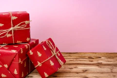 Beautiful wrapped red git boxes for Christmas Stockfoto's
