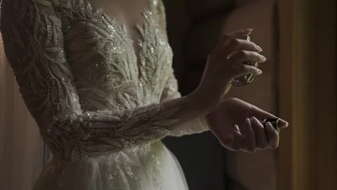 A beautiful young bride sprays herself with perfume Stock-Footage 328314922