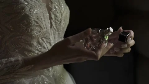 A beautiful young bride sprays herself with perfume Stock-Footage 328315017