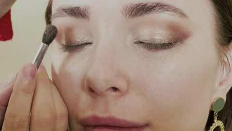 Beautiful young girl doing makeup in a beauty salon Stock Footage 337742004